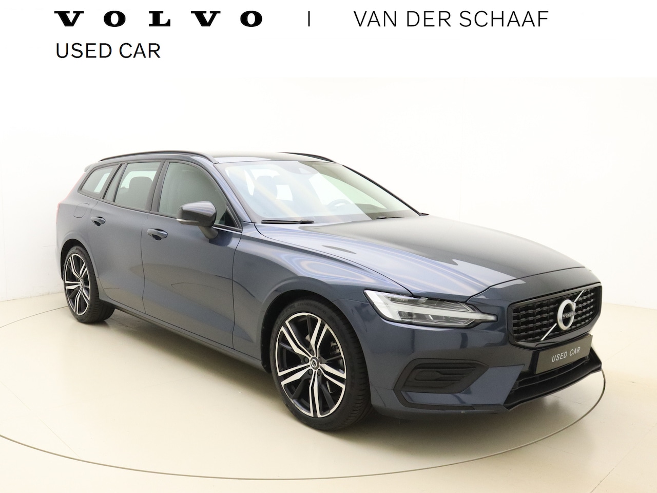 Volvo V60 - B3 177pk Momentum Advantage / 19'' / Dubbele eindpijpen / R-Design grill / PDC + CAM / DAB - AutoWereld.nl