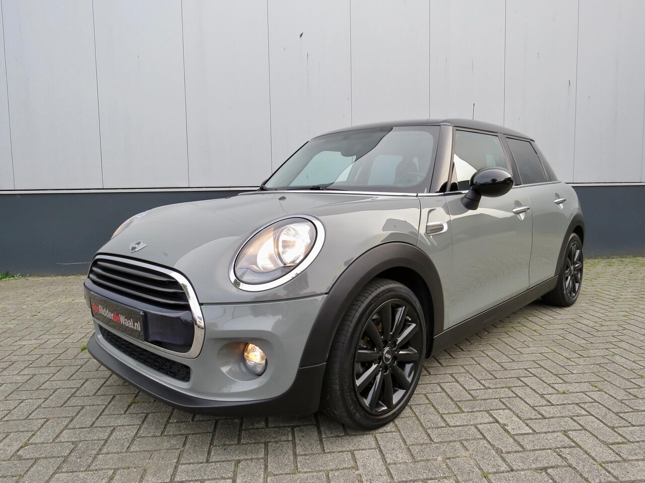 MINI Cooper - 1.5 Business Automaat *Cruise con *Unieke kleur - AutoWereld.nl