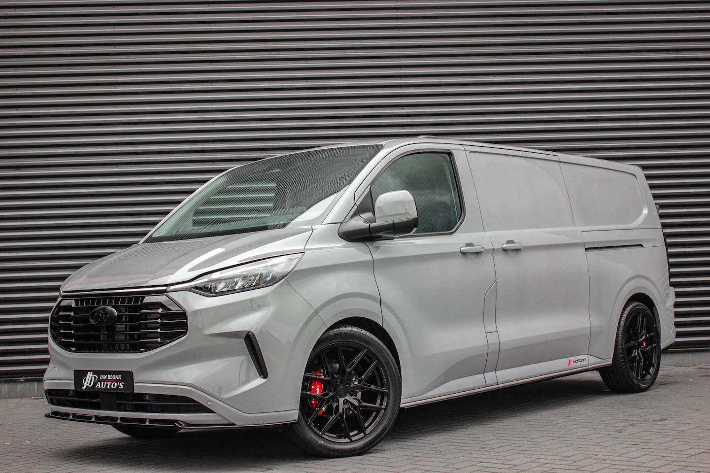 Ford Transit Custom - 320 2.0 TDCI L2H1 Limited 170PK JB- EDITION / DRIVER ASSISTANCE PACK / 3- ZITS / MY2024 / - AutoWereld.nl