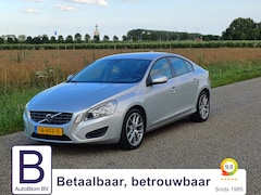 Volvo S60 - 1.6 T3 Kinetic | NL | Dealer onderhouden | Clima | Cruise | Navi | Park. hulp achter