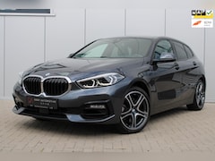 BMW 1-serie - 120i SportLine VIRTUAL I KEYLESS I CAM I DAB I CARPLAY I STUUR VERW. I