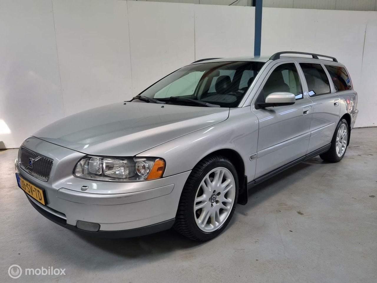 Volvo V70 - 2.4 Momentum AUTOMAAT / LEER / LPG G3 - AutoWereld.nl