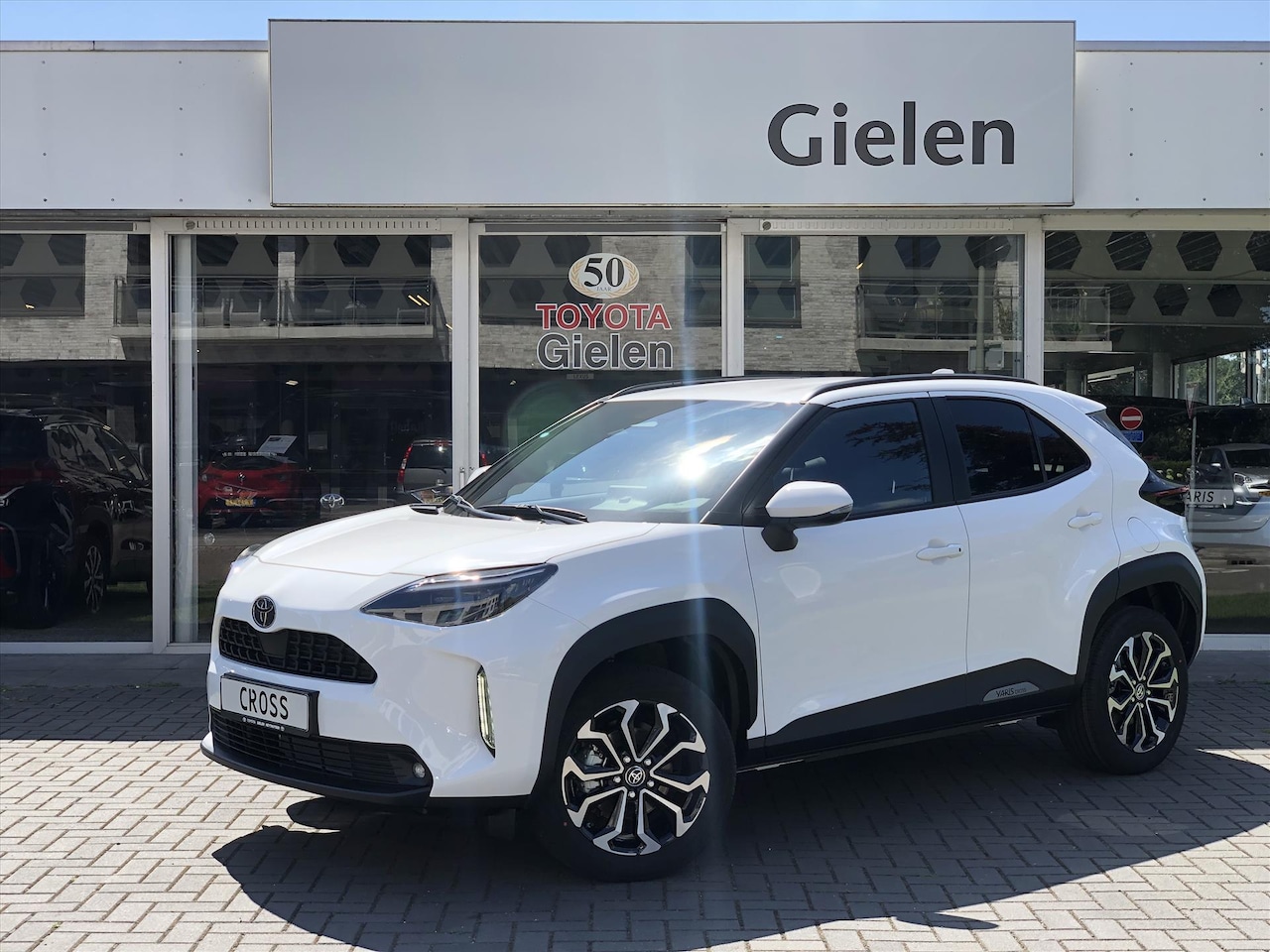 Toyota Yaris Cross - 1.5 Hybrid 130PK First Edition Plus | Stoel + Stuurverwarming, Apple CarPlay, Keyless, 17i - AutoWereld.nl