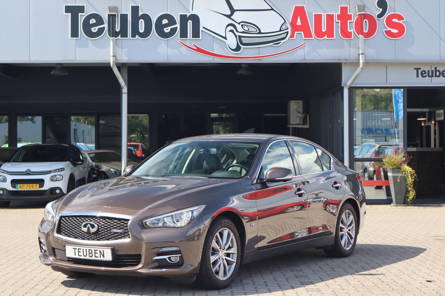 Infiniti Q50 - 2.0t Business Premium + Navigatie, Trekhaak, Lederen interieur, Climate control, 360 camer - AutoWereld.nl