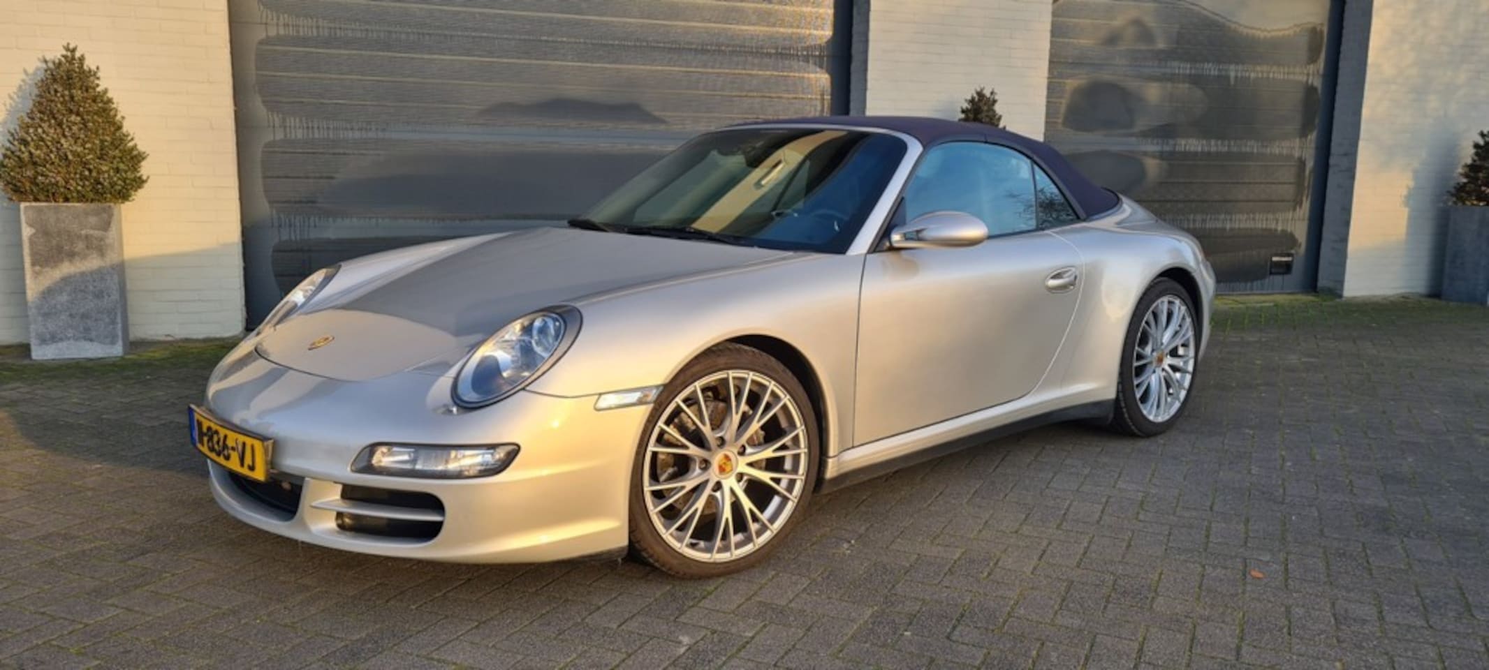 Porsche 911 Cabrio - 3.6 Carrera 4 incl CAR-PAS Km s gegarandeerd - AutoWereld.nl