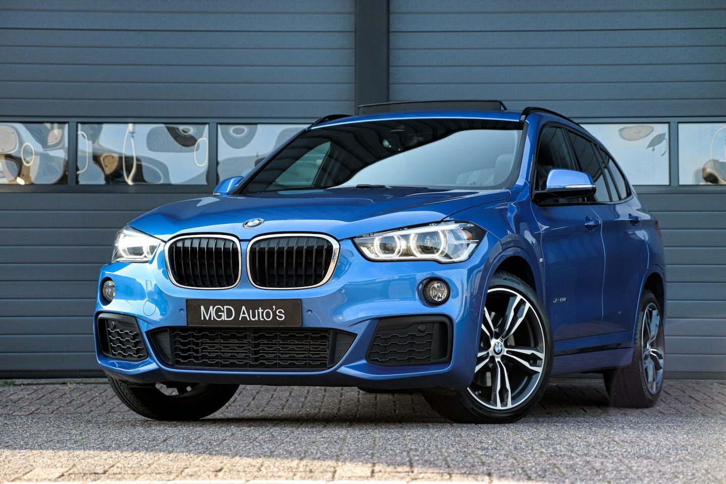 BMW X1 - xDrive20i M-Sport M-Pakket /PANODAK/HUD/LEDER/CAMERA/STOELVERW./GROOT NAVI! - AutoWereld.nl