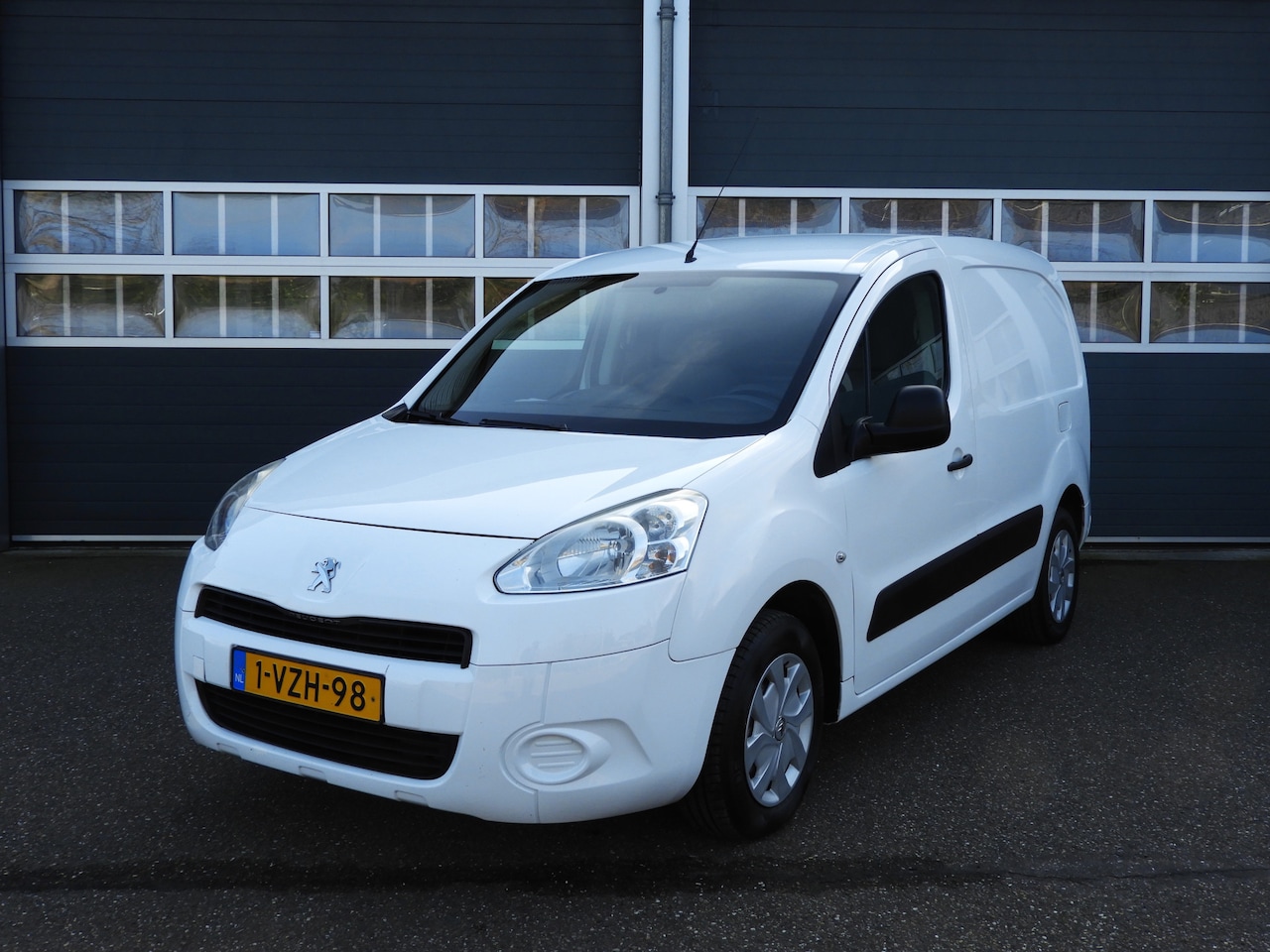 Peugeot Partner - 120 1.6 HDI L1 XR AIRCO | CRUISE - AutoWereld.nl