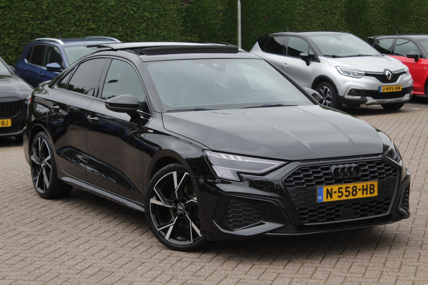 Audi A3 Limousine - 30 TFSI S edition / Panoramadak / Camera / Head-up / Luxe Leder / B&O / Carbon spoiler / D - AutoWereld.nl