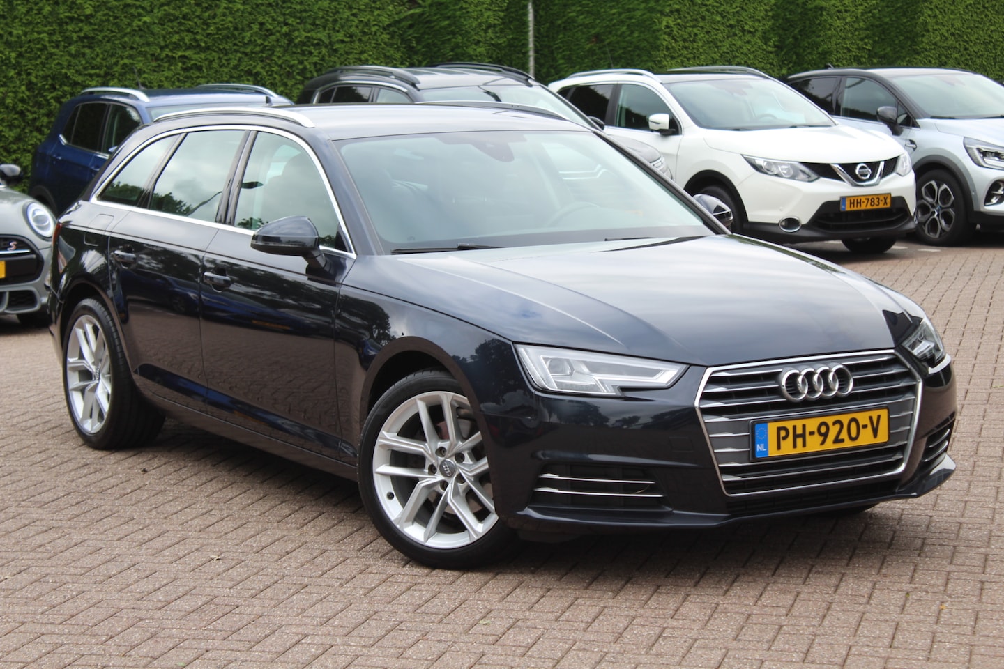 Audi A4 Avant - 2.0 TFSI ultra Sport Lease Edition / Trekhaak / Leder / Navigatie / LED Koplampen / Parkee - AutoWereld.nl