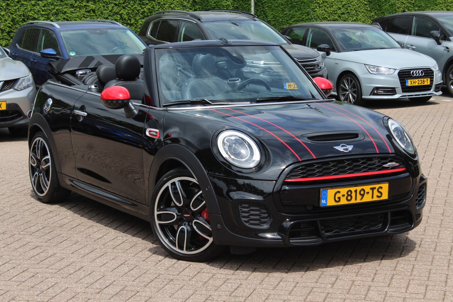 MINI Cabrio - Mini 2.0 John Cooper Works Chili / JCW Pro uitlaat / Camera / Head-up / Leder / 18'' / Key - AutoWereld.nl