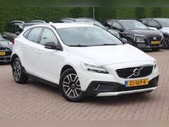 Volvo V40 Cross Country - 1.5 T3 Nordic+ / Trekhaak / Standkachel / Navigatie / Parkeerhulp V+A / Stoelverwarming /