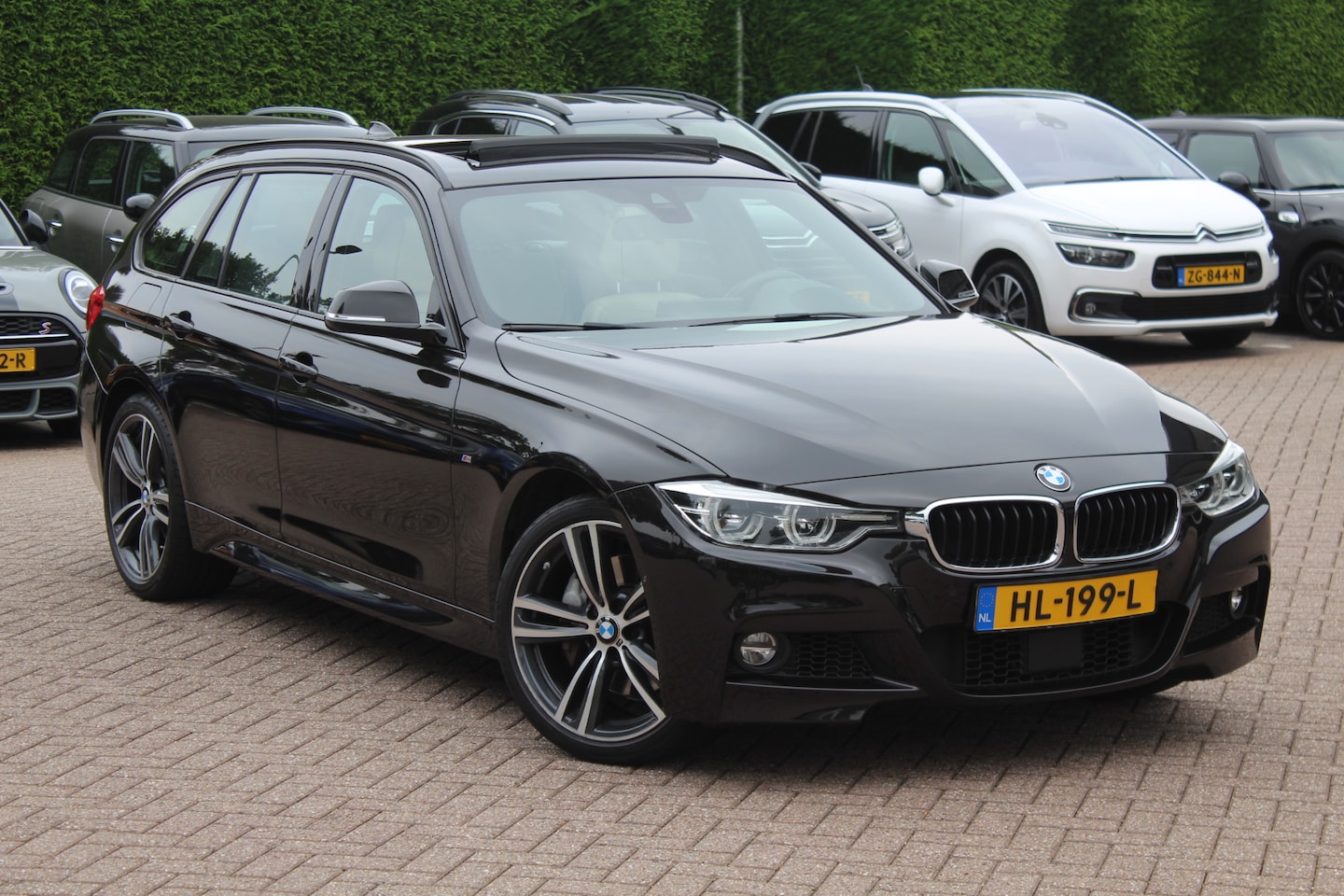 BMW 3-serie Touring - 340i xDrive M Sport / NL Auto! / Panoramadak / 360Camera / Head-up / Keyless / 19'' / Harm - AutoWereld.nl