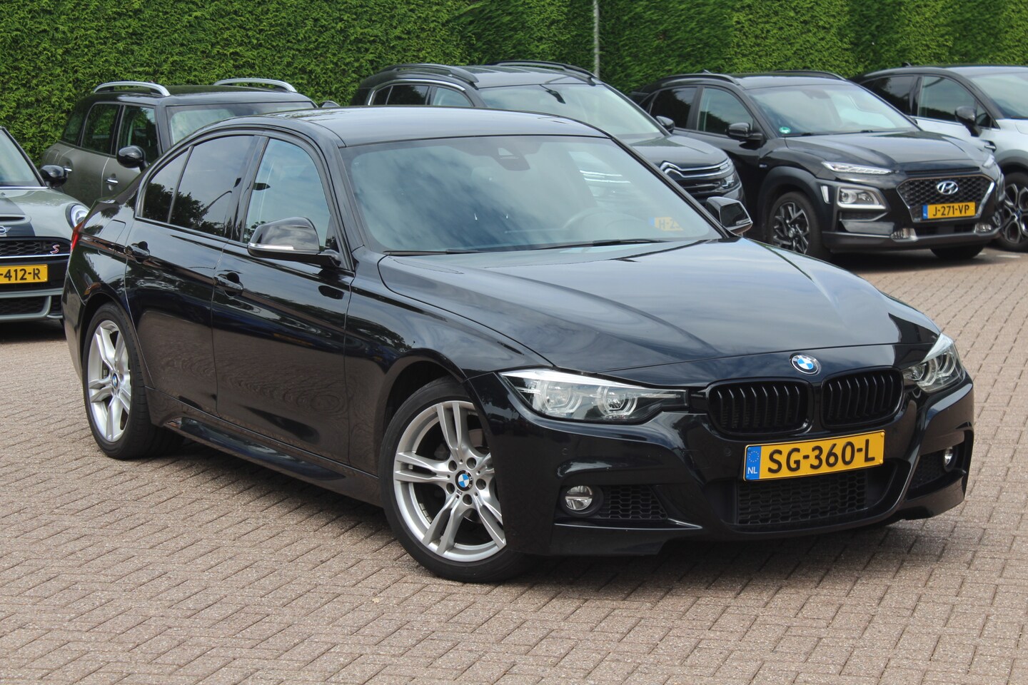 BMW 3-serie - 318i Edition M Sport / Camera / Leder / Navi. Proff / Stuurverwarming / Getint glas / Crui - AutoWereld.nl