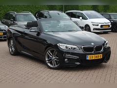 BMW 2-serie Cabrio - 220i High Exe. M Sport / Leder / Windscherm / Navigatie / Parkeerhulp V+A / Stoelverwarmin