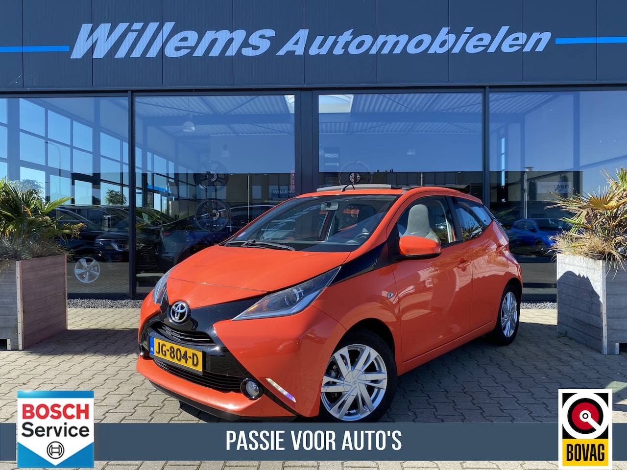 Toyota Aygo - 1.0 VVT-i x-wave 1.0 VVT-i x-wave, Cabriodak, Trekhaak & Camera - AutoWereld.nl