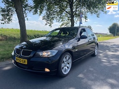 BMW 3-serie - 318i Business Line NAVI/CLIMA/CRUISE/LEDER