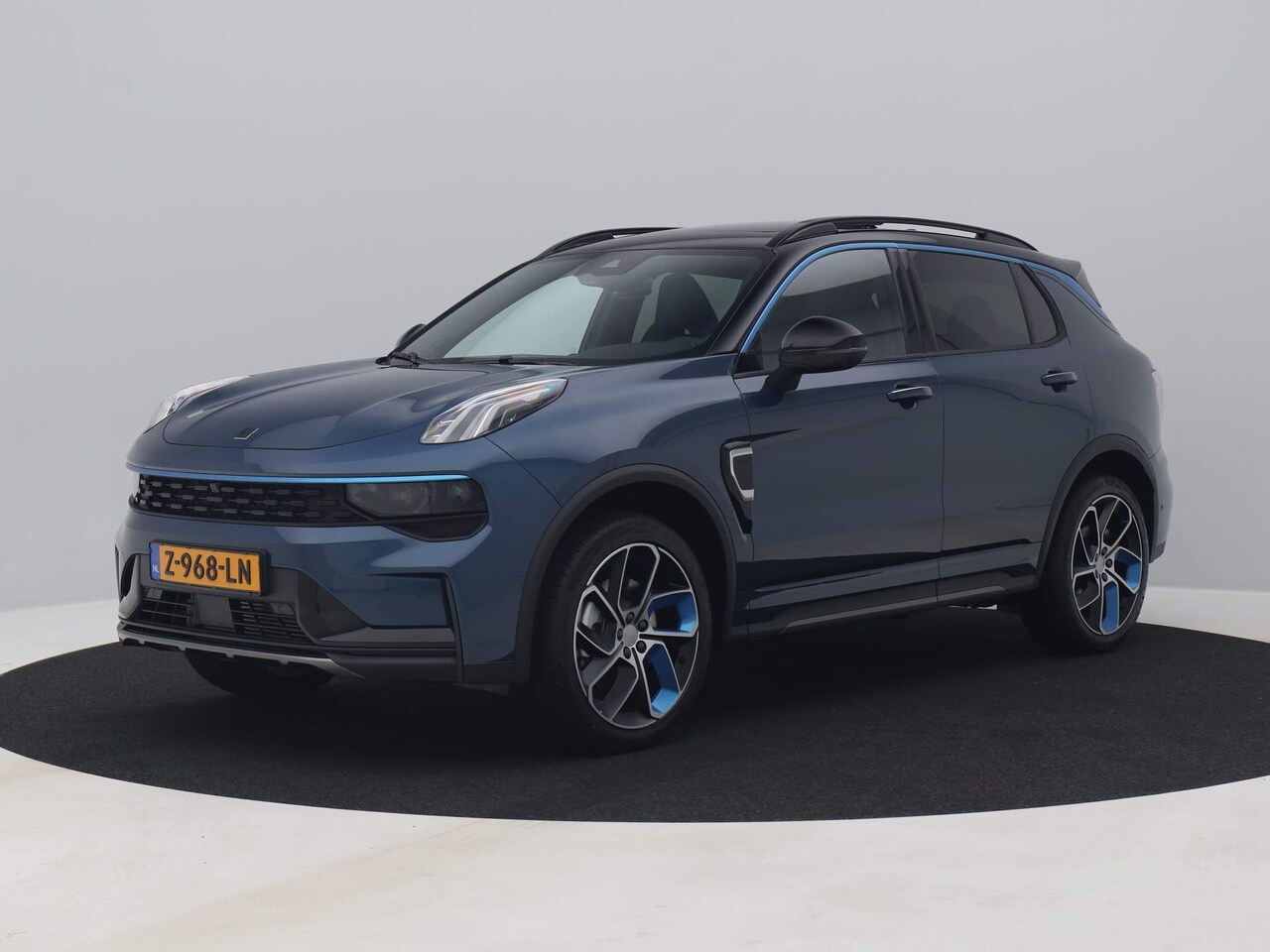 Lynk & Co 01 - 80 X NIEUW OP VOORRAAD | 1.5 Plug-in Hybrid | TREKHAAK | NAAR WENS TE PERSONALISEREN - AutoWereld.nl