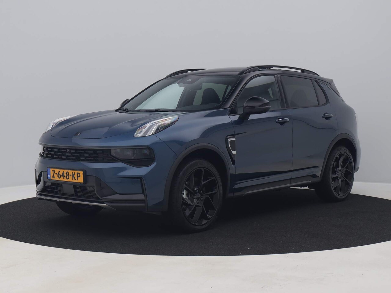 Lynk & Co 01 - 80 X NIEUW OP VOORRAAD | 1.5 Plug-in Hybrid | 360° | BLACK | ZWARTE HEMEL | TREKHAAK | NLD - AutoWereld.nl