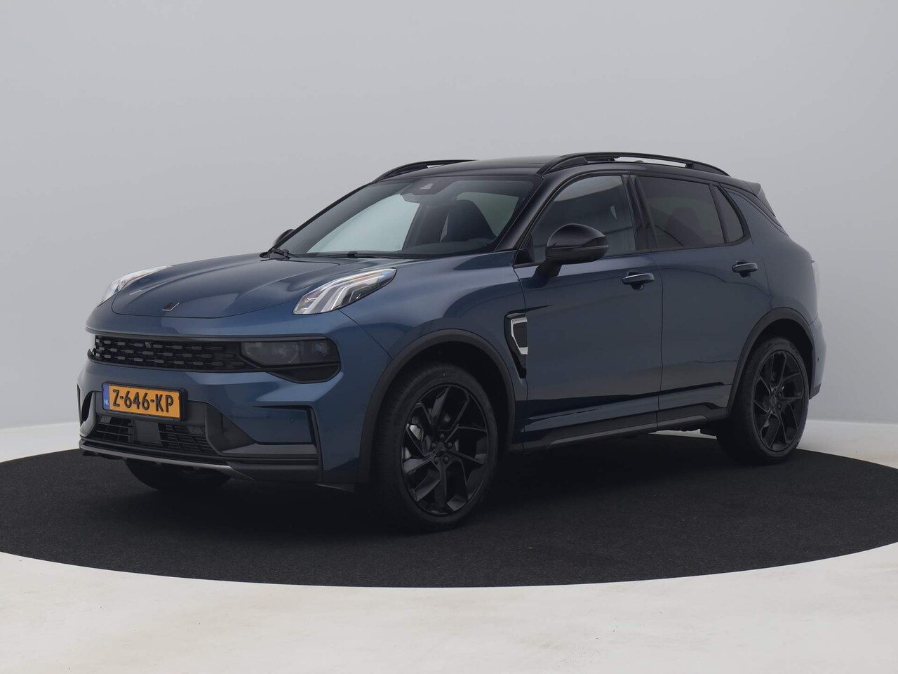 Lynk & Co 01 - 80 X NIEUW OP VOORRAAD | 1.5 Plug-in Hybrid | 360° | BLACK | ZWARTE HEMEL | NLD AUTO - AutoWereld.nl