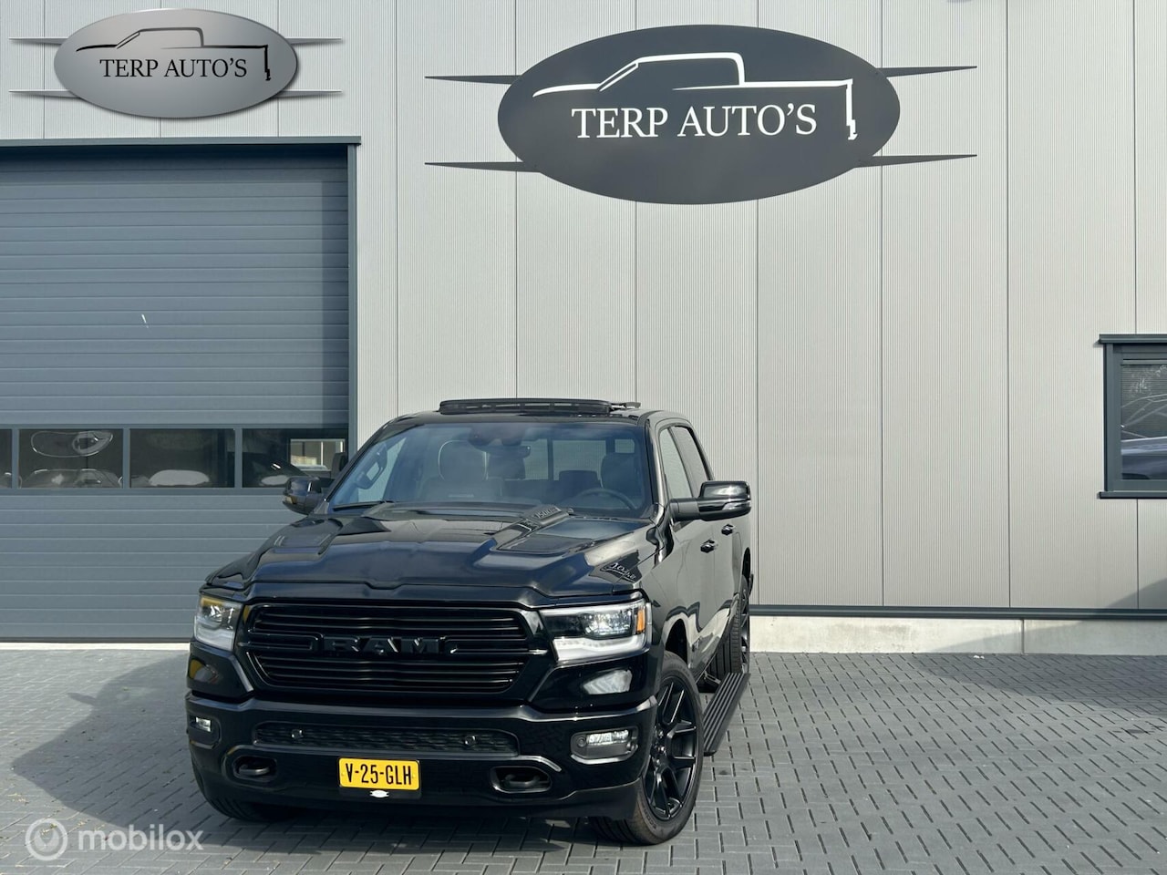 Dodge Ram 1500 - Laramie Night 2024 BOMVOL! - AutoWereld.nl