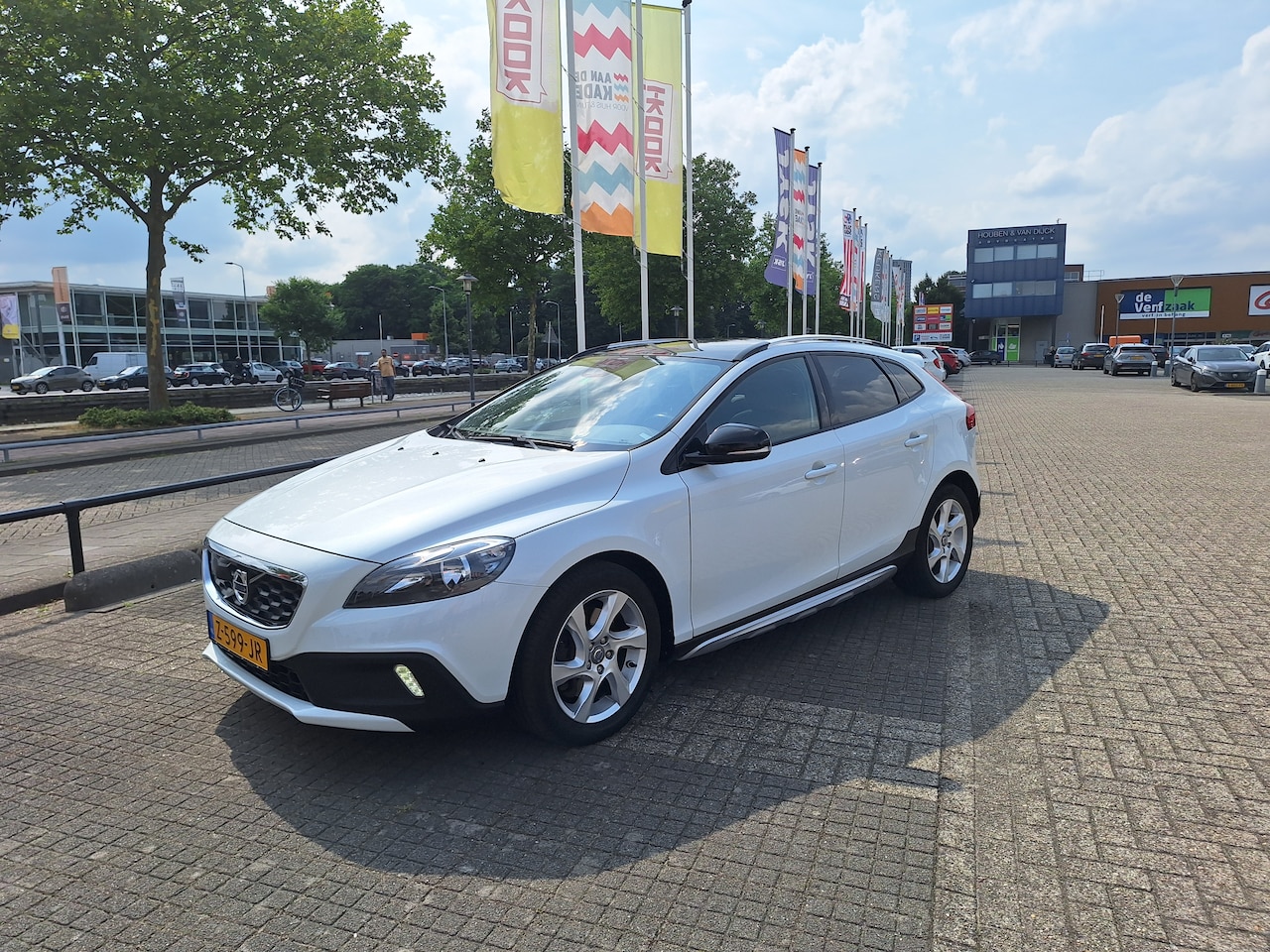 Volvo V40 - Volvo V40 CROSS COUNTRY 2.0 T4 5 Cilinder (met de echte Volvo motor) AWD Zeldzame en duurs - AutoWereld.nl