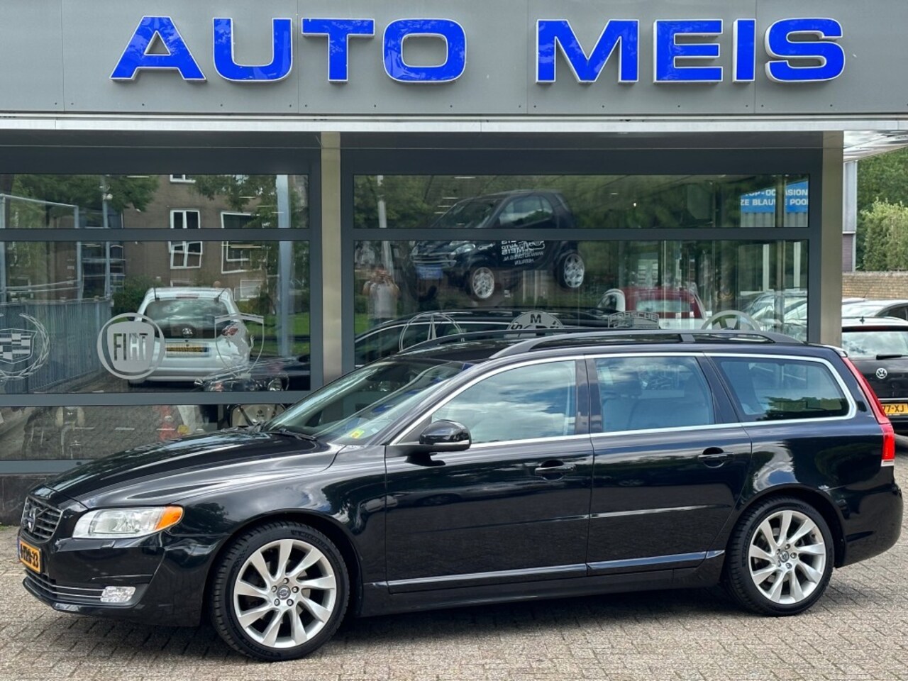 Volvo V70 - 1.6 D2 Momentum Leder Navi Xenon Digital Cockpit Trekhaak - AutoWereld.nl