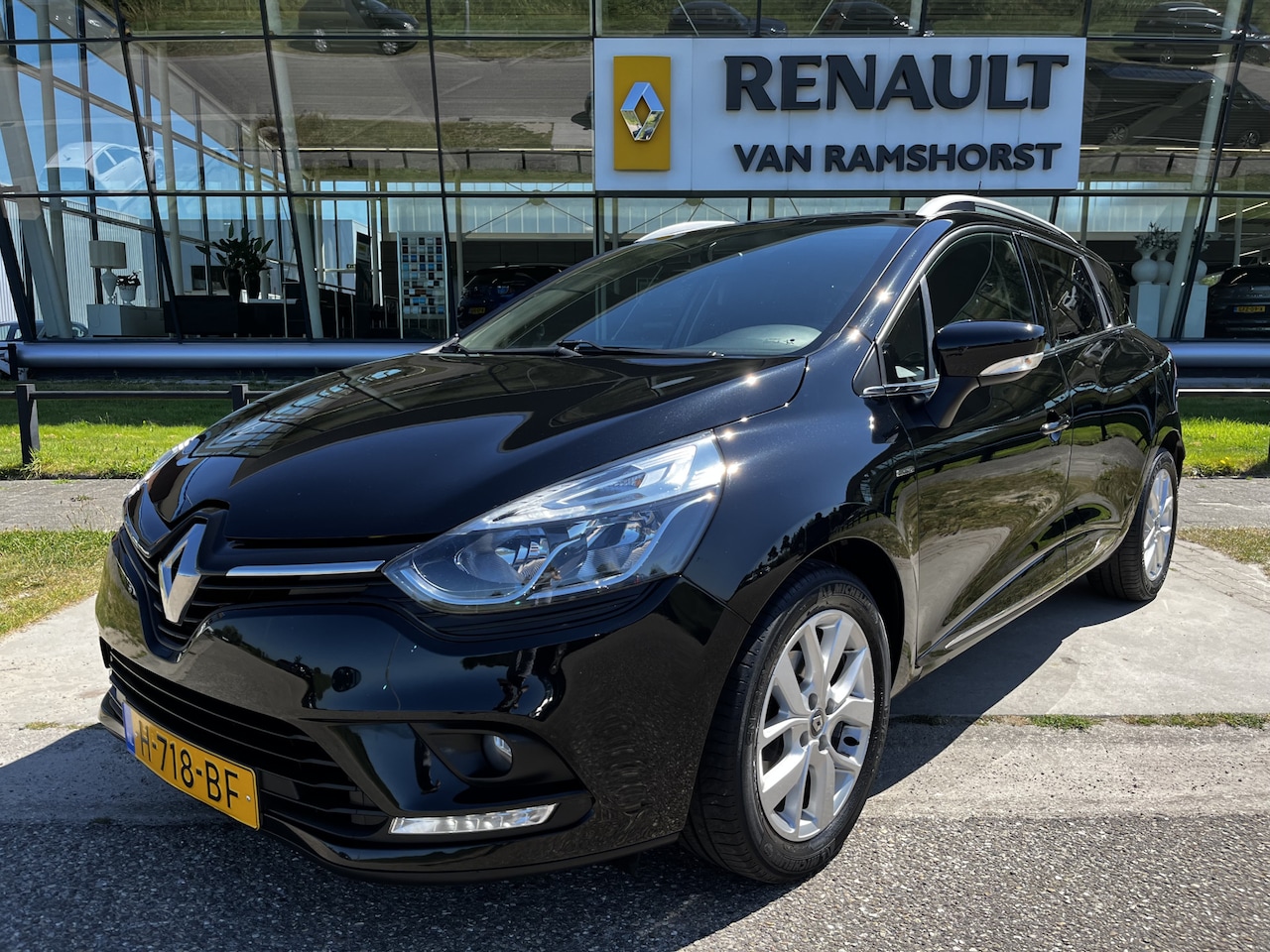 Renault Clio Estate - 0.9 TCe Limited / DAB / Keyless / LED / PDC. Achter / 16'' LMV / - AutoWereld.nl