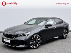 BMW i5 - M60 xDrive M Sportpakket Pro Nw.prijs €135.592, - Trekhaak | Glazen Panoramadak | Driving