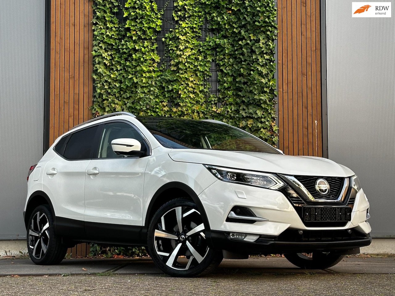 Nissan Qashqai - 1.3 DIG-T Tekna PANO|360|DEALER ONDERHOUDEN - AutoWereld.nl