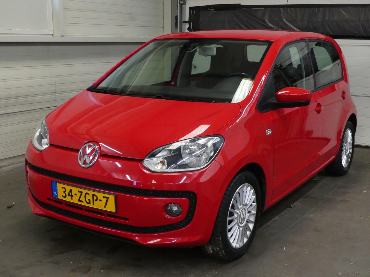 Volkswagen Up! - 1.0 high up! BlueM - Airco - 5 deurs - APK nieuw - AutoWereld.nl