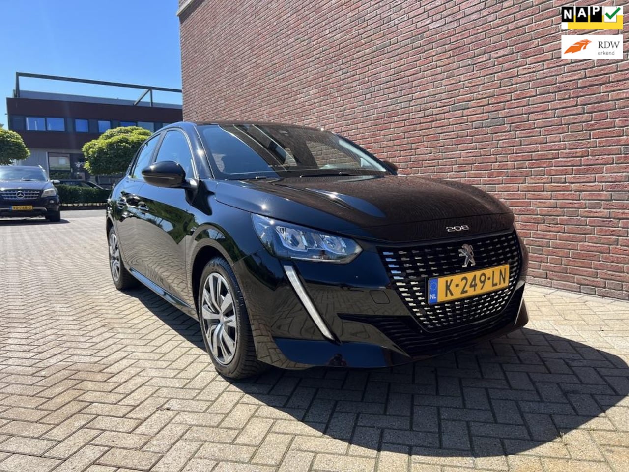 Peugeot 208 - 1.2 PureTech Blue Lease Active 1.2 PureTech Blue Lease Active, Navigatie, Apple Carplay, LM-velgen, Park Distance Control - AutoWereld.nl