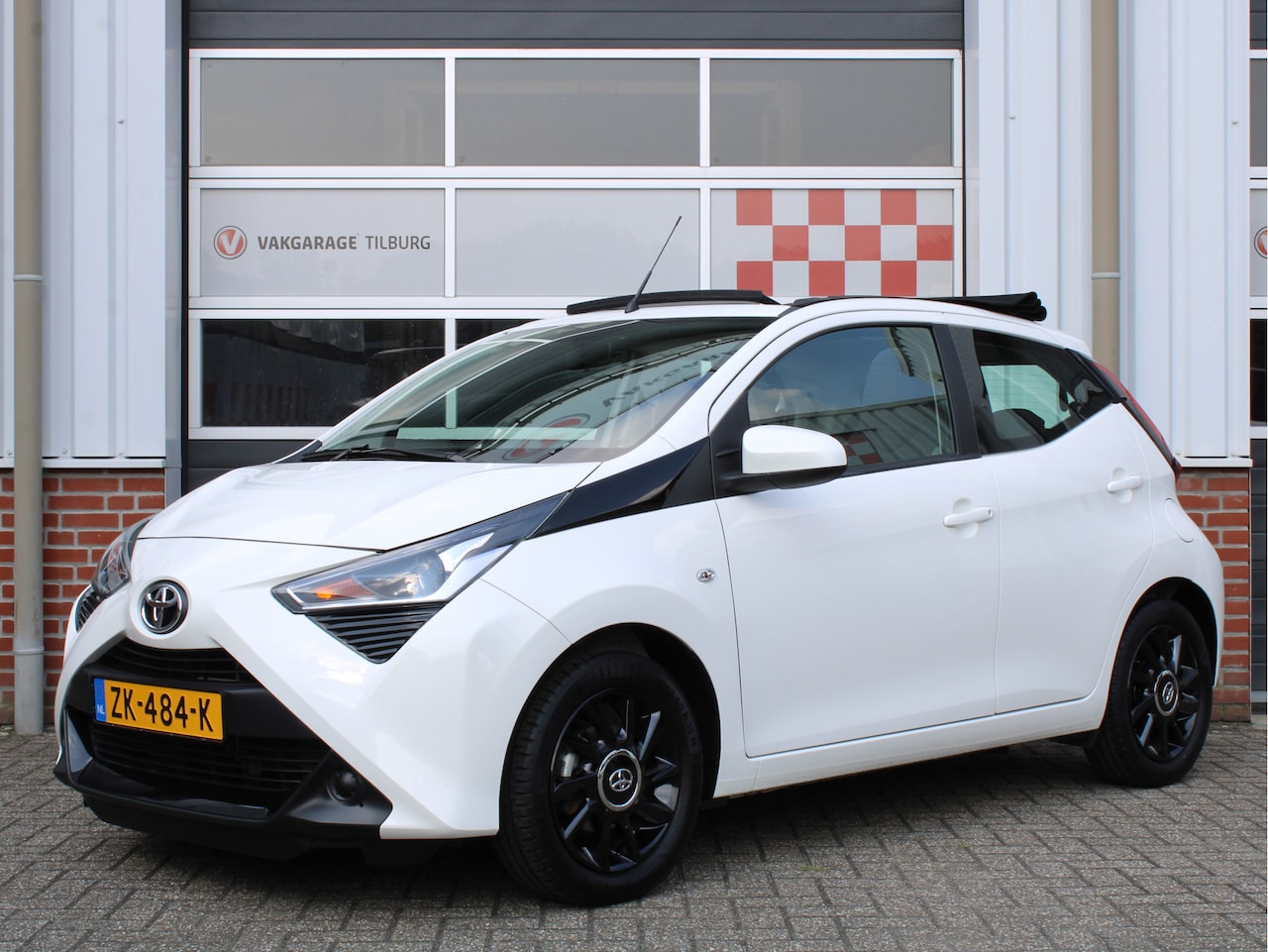 Toyota Aygo - 1.0 VVT-i X-Play Limited Cabrio /LED/Elek. Schuifdak/Achteruitrijcamera/Elek. ramen/Apple - AutoWereld.nl