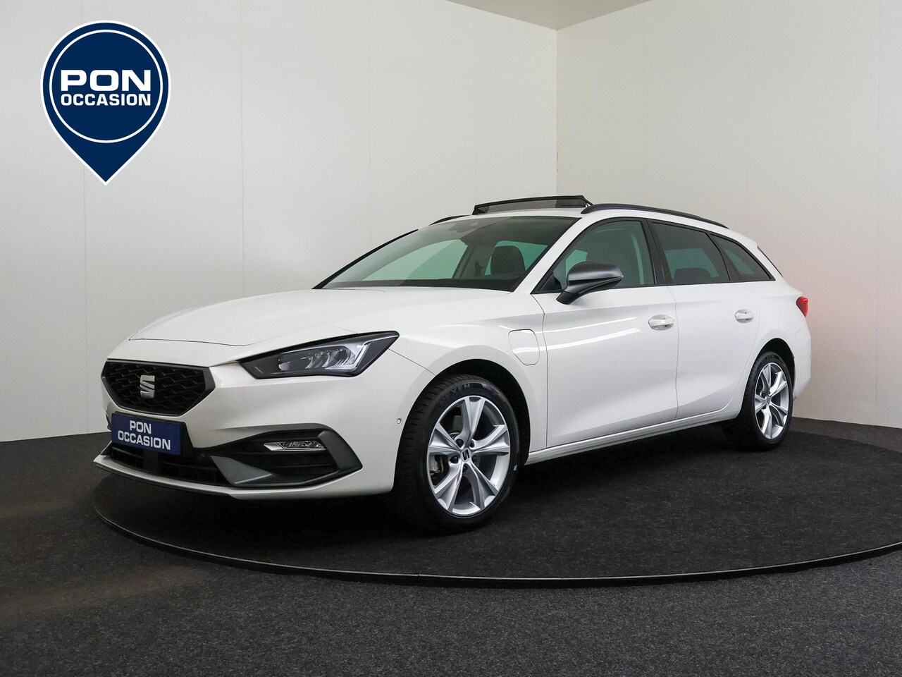 Seat Leon Sportstourer - 1.4 TSI 204 PK eHybrid PHEV FR | NIEUW BINNEN | Apple CarPlay | Pano. Dak | Winter Pakket - AutoWereld.nl