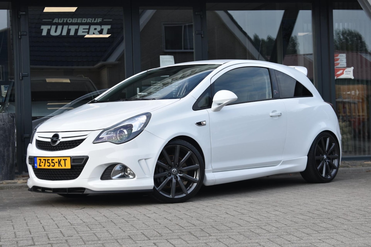 Opel Corsa - 1.6-16V Turbo OPC Nürnburgring Edition 1.6-16V Turbo OPC Nürnburgring Edition - AutoWereld.nl