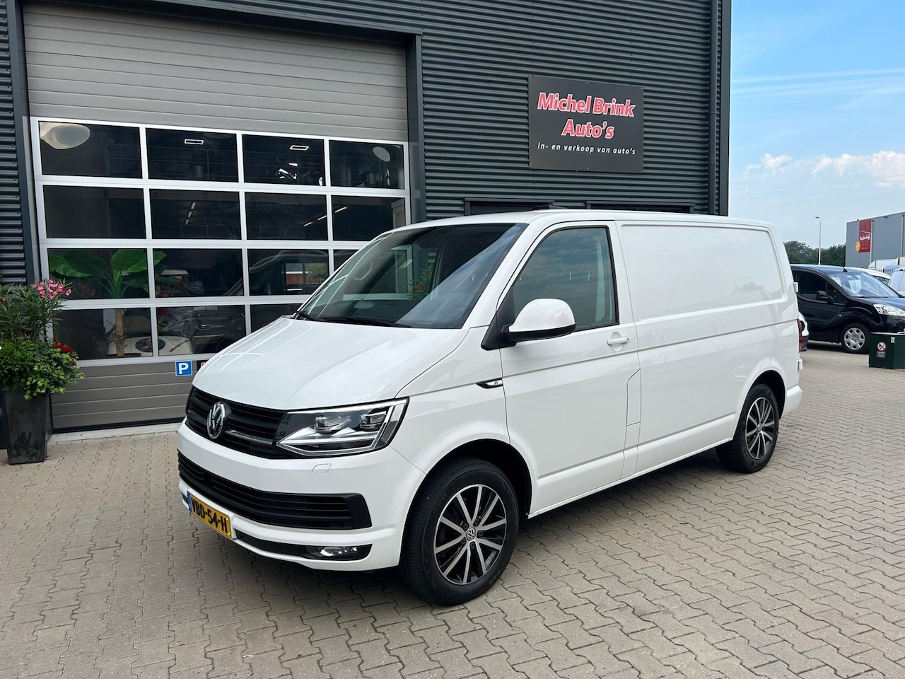 Volkswagen Transporter - 2.0 TDI L1H1 Highline Automaat 150Pk - AutoWereld.nl