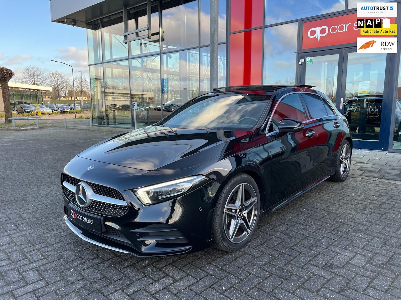 Mercedes-Benz A-klasse - 200 d Premium Plus AMG Panorama Ambiance verlichting - AutoWereld.nl