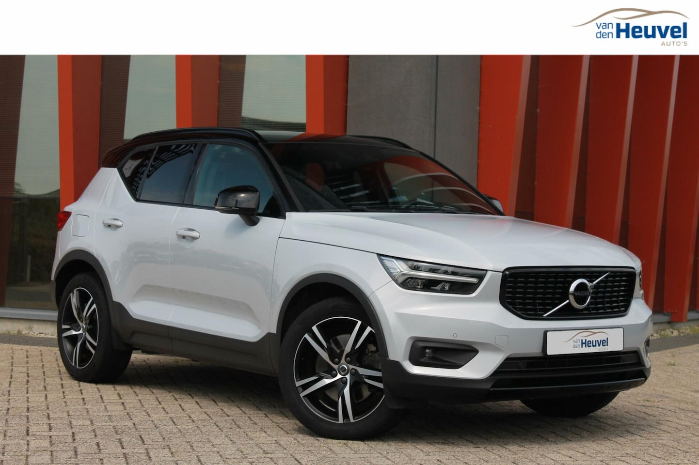 Volvo XC40 - 1.5 T5 Twin Engine R-Design | Trekhaak | Camera | DAB | Keyless - AutoWereld.nl