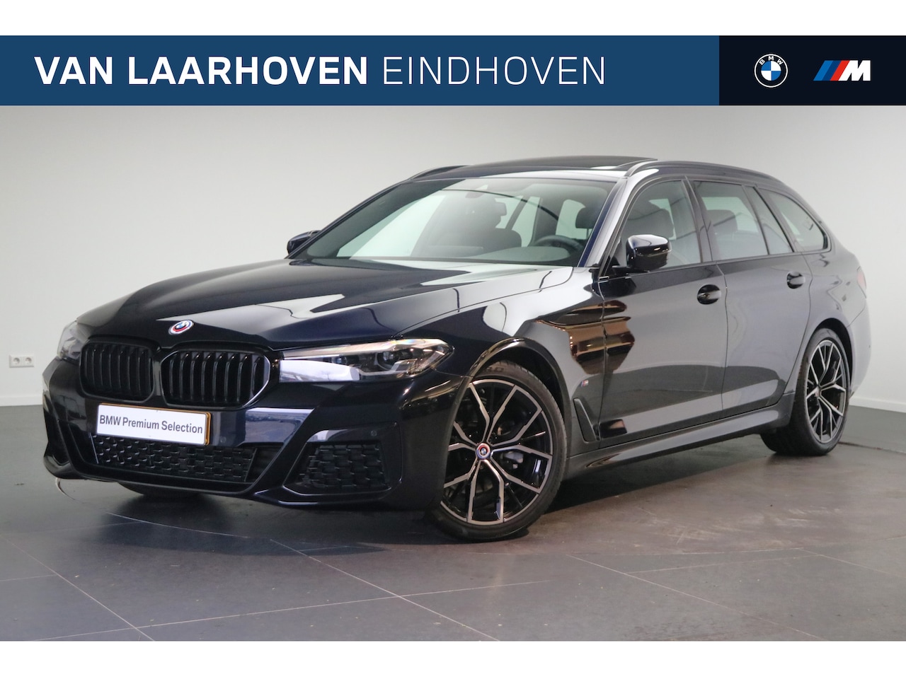 BMW 5-serie Touring - 520i High Executive M Sport Automaat / BMW M 50 Jahre uitvoering / Panoramadak / Comfort A - AutoWereld.nl