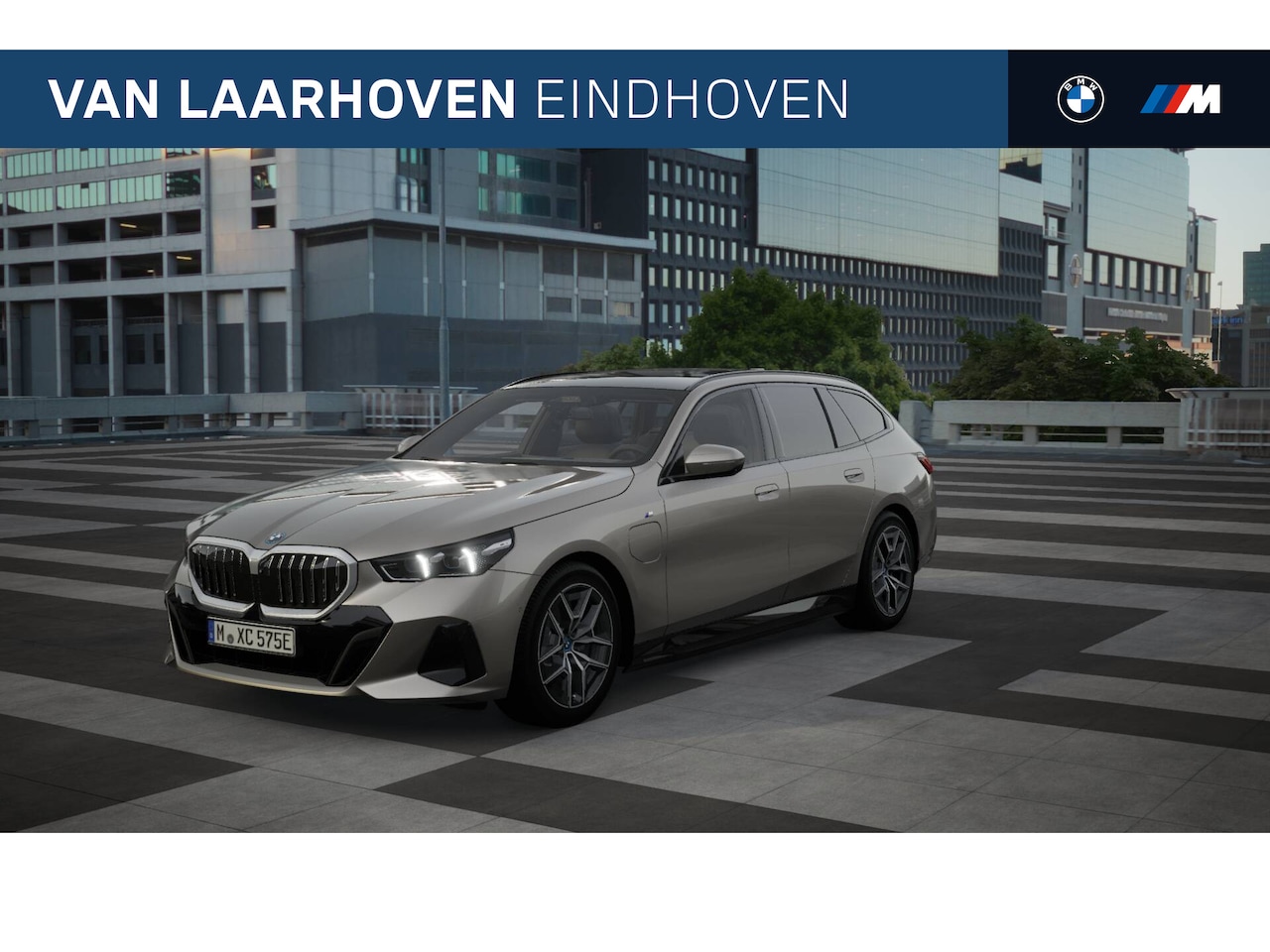 BMW 5-serie Touring - 530e High Executive M Sport Automaat / Panoramadak / Adaptieve LED / Parking Assistant Plu - AutoWereld.nl