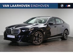 BMW 5-serie - 520i M Sport Automaat / Panoramadak / Parking Assistant Professional / Stoelventilatie / A