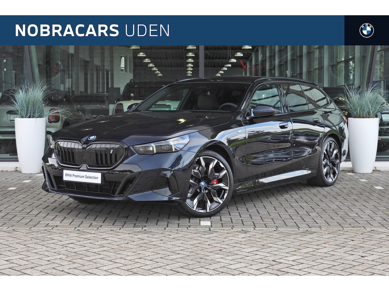 BMW i5 Touring - eDrive40 High Executive M Sport 84 kWh / Panoramadak / Adaptief onderstel professional / A - AutoWereld.nl