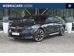 BMW i5 Touring - eDrive40 High Executive M Sport 84 kWh / Panoramadak / Adaptief onderstel professional / A