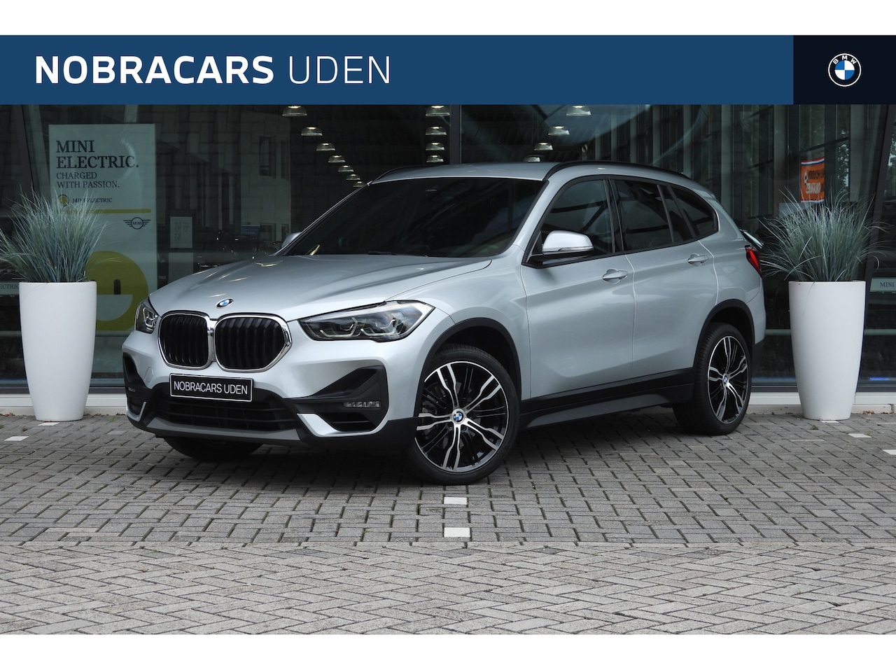 BMW X1 - sDrive20i Executive Automaat / Sportstoelen / LED / Head-Up / Cruise Control / PDC achter - AutoWereld.nl