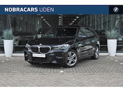 BMW X1 - xDrive25e Executive M Sport Automaat / Sportstoelen / Stoelverwarming / LED / Cruise contr