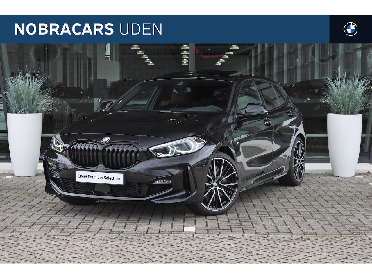 BMW 1-serie - 118i M Sport Automaat / Panoramadak / Sportstoelen / LED / M Sportonderstel / Parking Assi - AutoWereld.nl