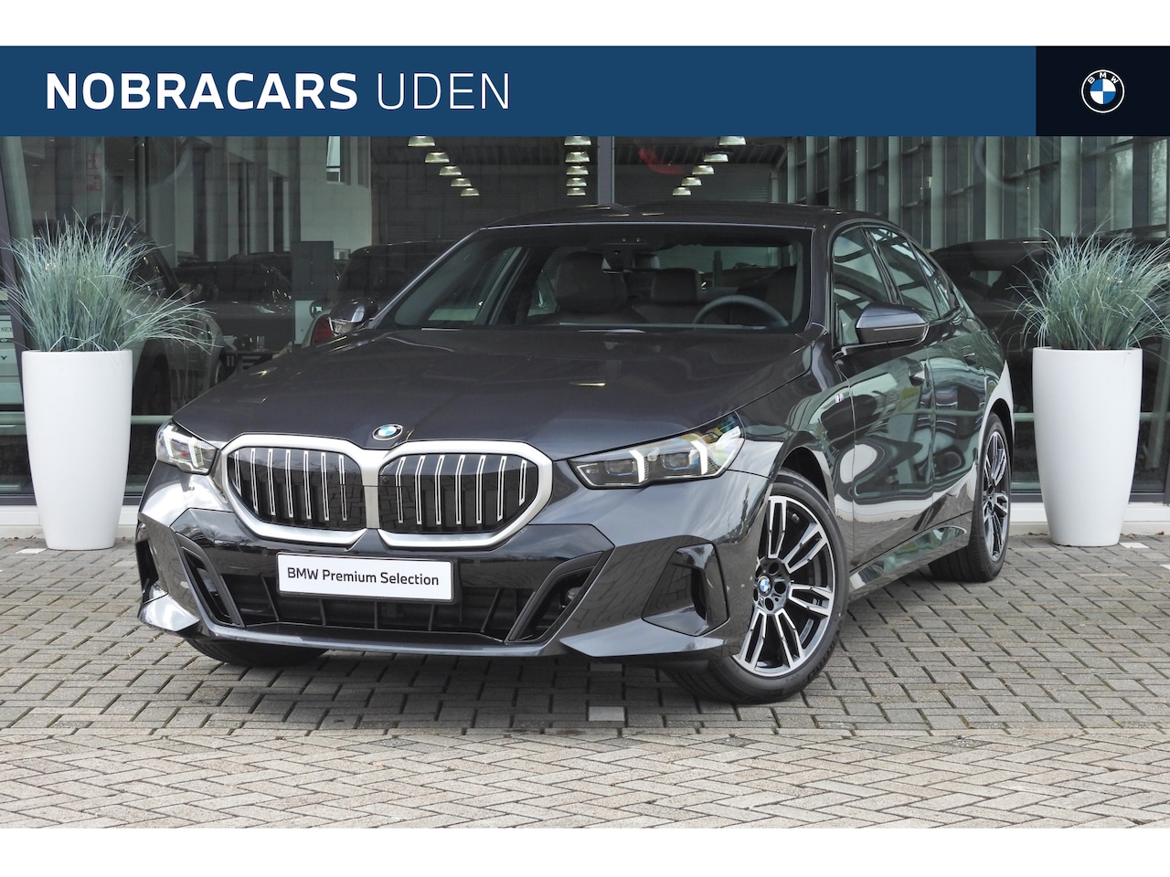 BMW 5-serie - 520i High Executive M Sport Automaat / Adaptieve LED / Parking Assistant Plus / Stoelventi - AutoWereld.nl