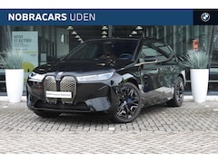 BMW iX - xDrive50 Executive 112 kWh / Sportpakket / Stoelventilatie / Laserlight / Parking Assistan