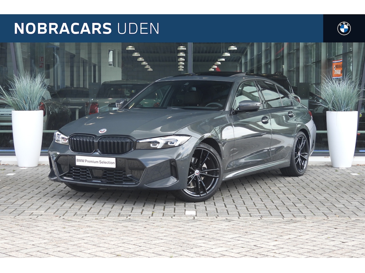 BMW 3-serie - 320i High Executive M Sport Automaat / BMW M 50 Jahre uitvoering / Schuifdak / Trekhaak / - AutoWereld.nl