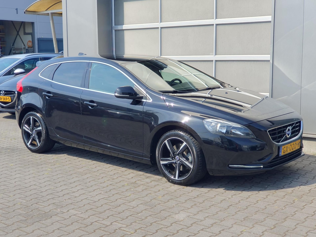 Volvo V40 - 2.0 T3 Momentum Clima/Navi/Trekhaak!! - AutoWereld.nl