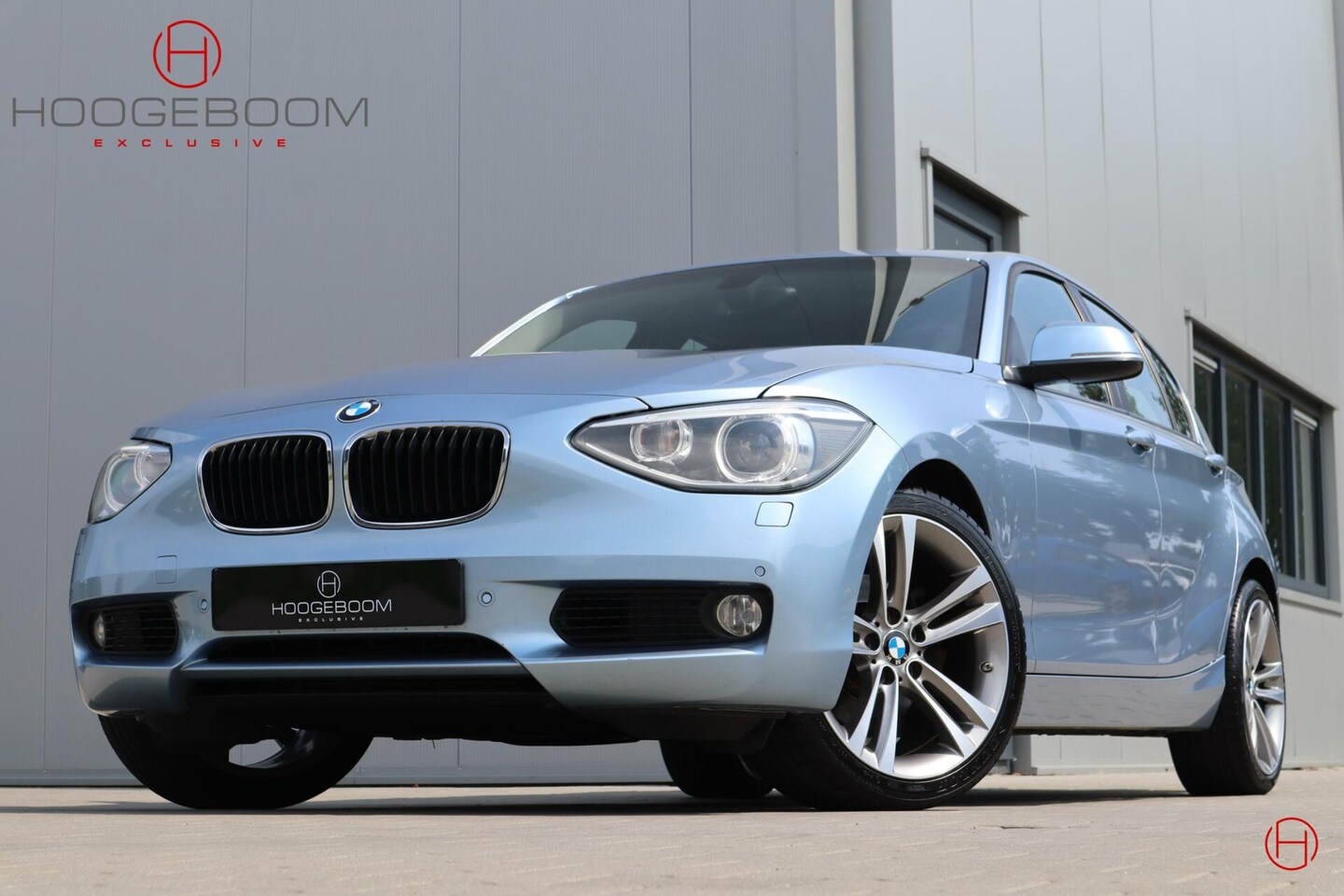 BMW 1-serie - 120d High Executive Automaat / Navi / Sportstoelen / Stoelverwarming / Trekhaak / Cruise / - AutoWereld.nl